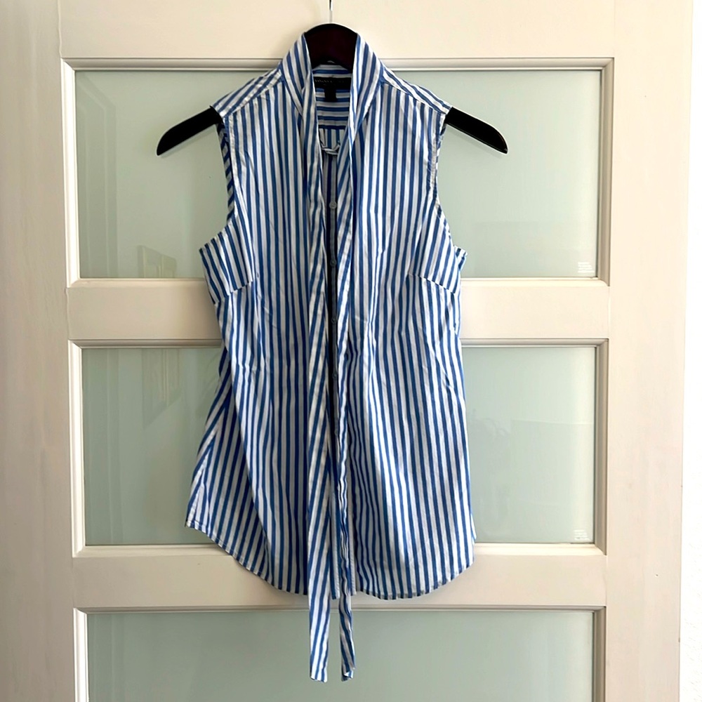 Banana Republic button up sleeveless top (size 2)